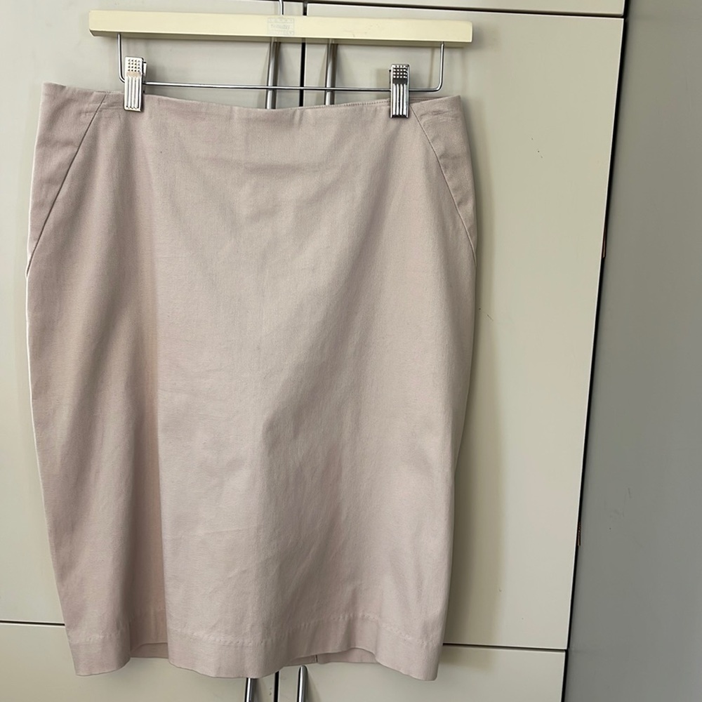 Lord & Taylor, 10p, gorgeous cut pencil skirt, cotton with 3% spandex,EUC